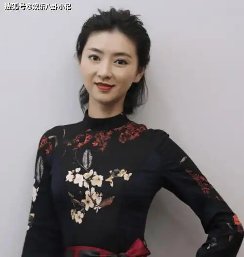 她是唐嫣同班同学,最红时嫁其貌不扬歌手,低调恩爱11年,很幸福