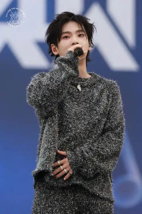 周震南舞台状态很巅峰##周震南照片