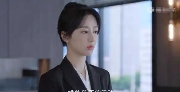 这一次轮到31岁杨紫翻车了满脸硅胶感美而太自知刻意又油腻