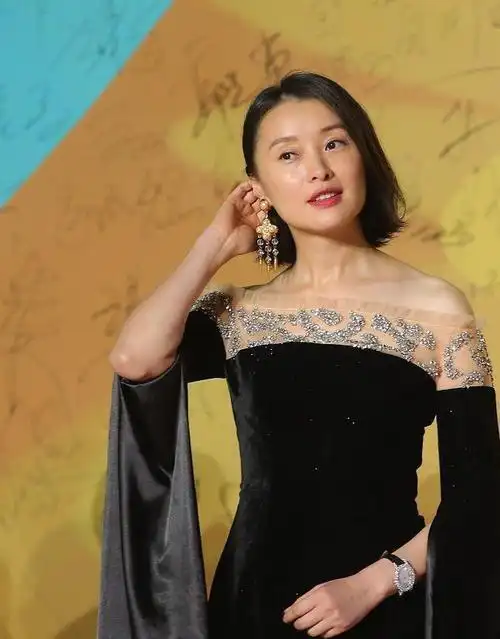 原装五官气质太高级|衬衫|纯色|开叉|连衣裙|一字肩|身材比例|吴越