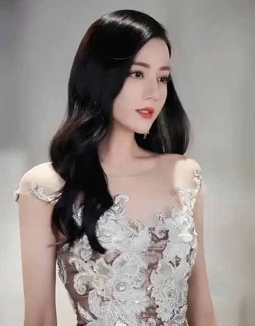 原创娱乐圈八卦迪丽热巴离嘉行更远酱园弄阵容曝光刘亦菲遭质疑