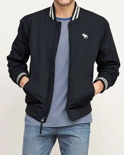 短款 版型:修身 领型:棒球领 门襟:拉链 颜色:藏青色 尺码:m 品牌