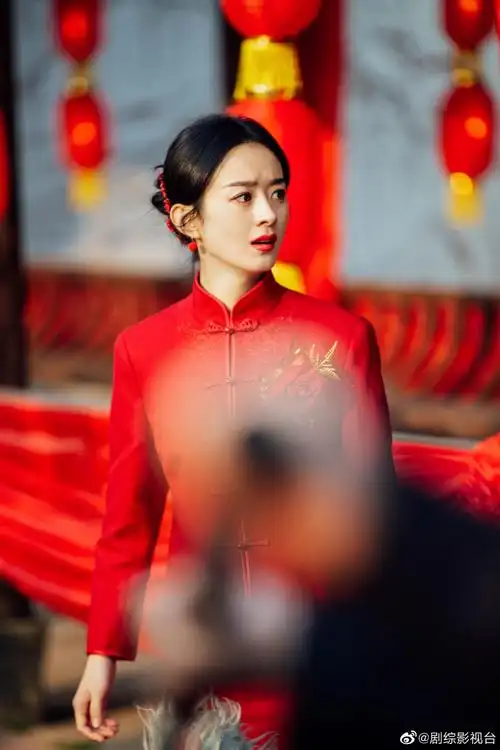 赵丽颖在新剧《幸福到万家》里面的婚纱造型比起白纱造型