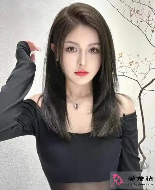 时尚长直发发型推荐 展现高冷迷人气质_直发发型 - 美发站
