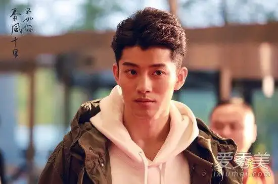 春风十里不如你小白被开除的原因是什么 小白最后和小红分手了吗