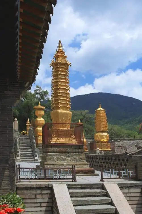 五台山看金殿金塔.