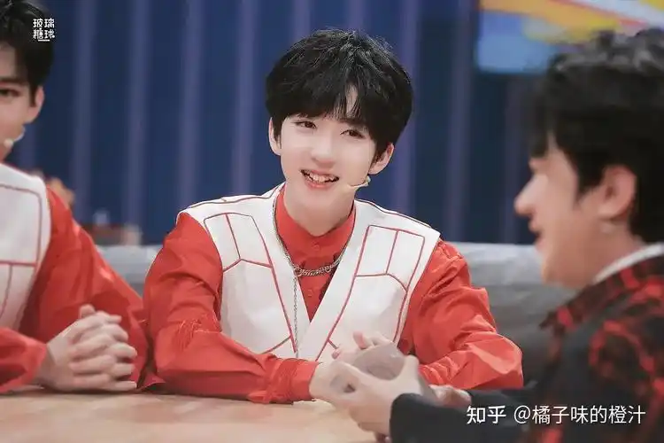 打破xnb贺峻霖拥有世界上最漂亮的笑容