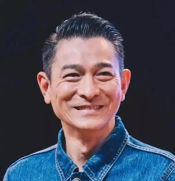 刘德华:一个陪我们长大又陪我们变老的不老男神