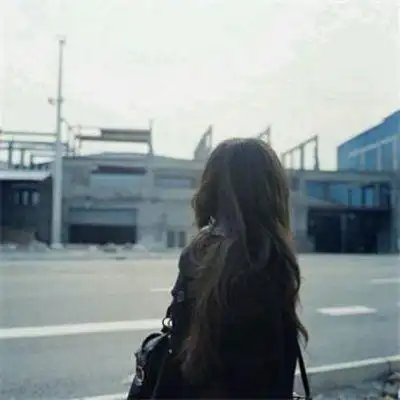 女生背影霸气头像超拽轻狂