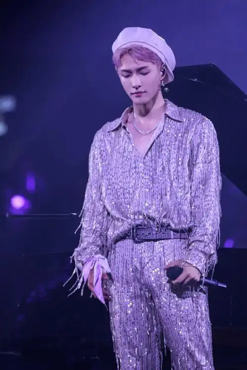 紫色浪漫最闪耀的「兴」真美好呀~919191@张艺兴#张艺兴2023大