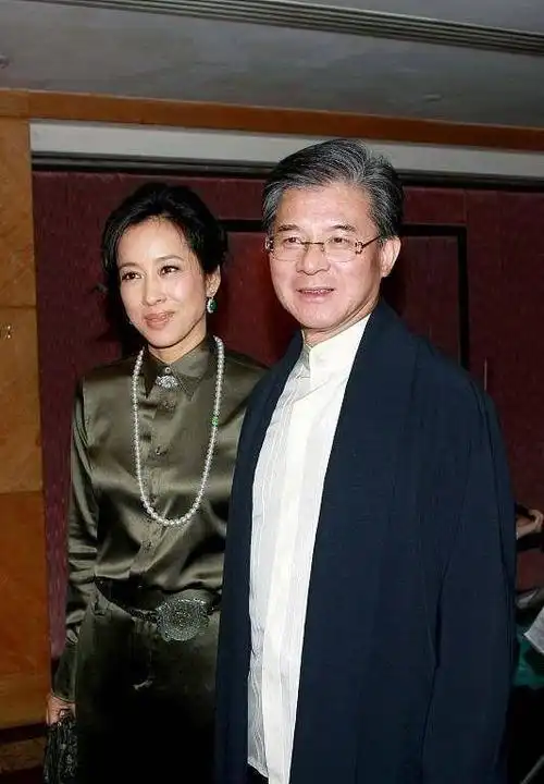 罗康瑞60岁花甲之年为何还抛弃原配儿女执意娶50岁的朱玲玲