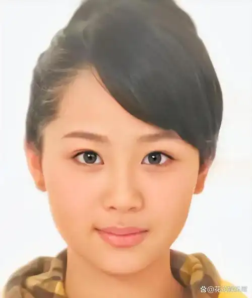 小时候可能不太注重防晒,所以皮肤有些泛黄.