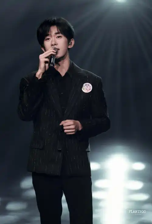 易烊千玺不辞星海舞台##易烊千玺献唱不辞星海