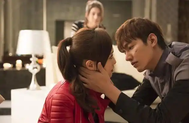 黄百鸣爆:拍《赏金猎人》 br />李敏镐片酬逾173万