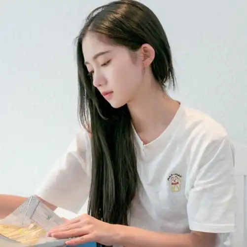 奈何那短长情丝 剪不断还生发 #女生头像