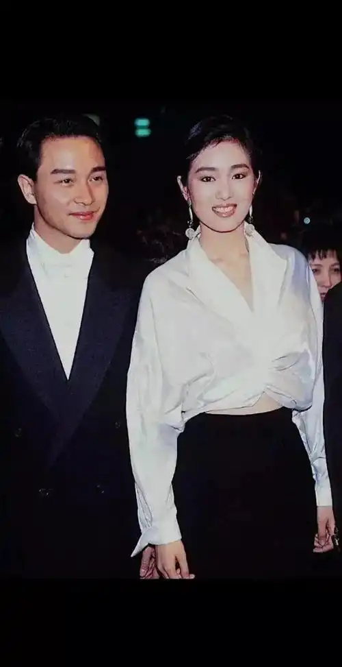 原创明星们的旧照片,谢霆锋和陈冠希紧挨着合照