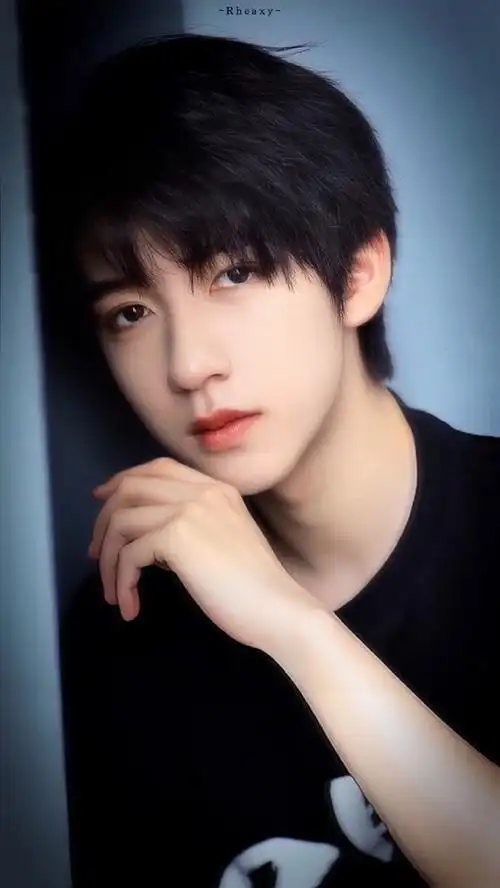 78#贺峻霖  画报颜值#//210730微博·"lin lin is watching you.