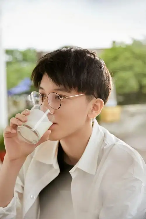 赵英博薄荷系写真明朗清爽澄澈少年轻享盛夏慢时光