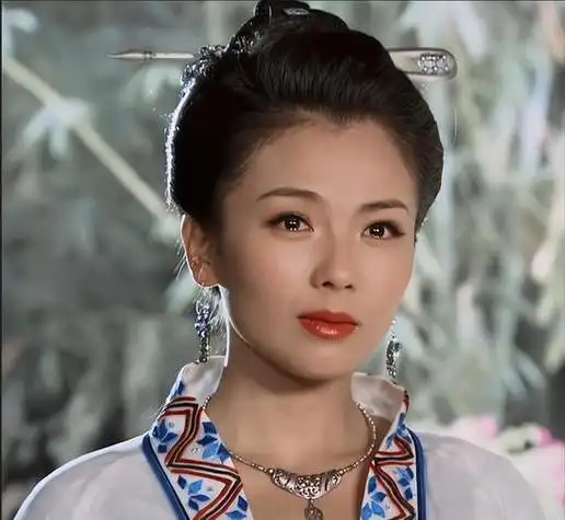 韩国人却对这样的面相嗤之以鼻,可这种美在中国人是知性美和智慧女的