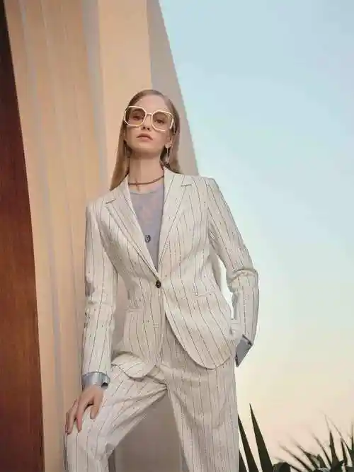 江苏修身商务女士小西装怎么收费的