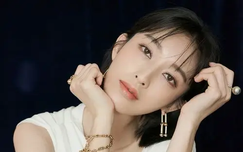 张俪性感优雅写真桌面壁纸