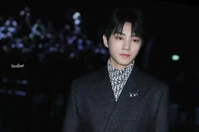 健身房偶遇王俊凯