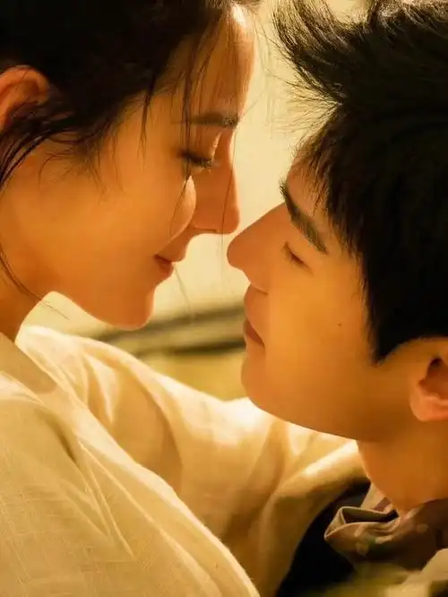 狗仔曝黄景瑜迪丽热巴曾共度平安夜-樱桃号