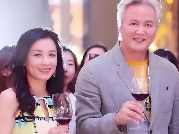 已婚的林瑞阳与张庭因共同参演了《金色夜叉》这部作品而结识