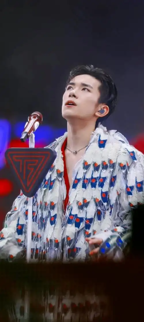 易烊千玺云螭二四逴跞山极##四字 易烊千玺 yyqx 四字弟弟