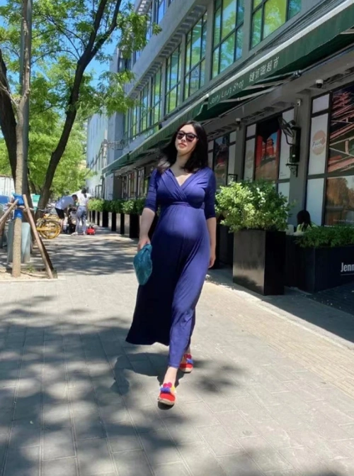 顶级名媛朱珠成最美孕妈挺大肚为老公站台身材浮肿发福却美艳