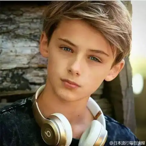 红遍日推的13岁世界第一帅哥