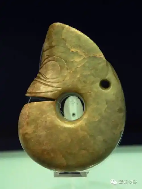 下列是各大博物馆的红山玉藏品摘要:在中国史前玉器发展进程中,红山