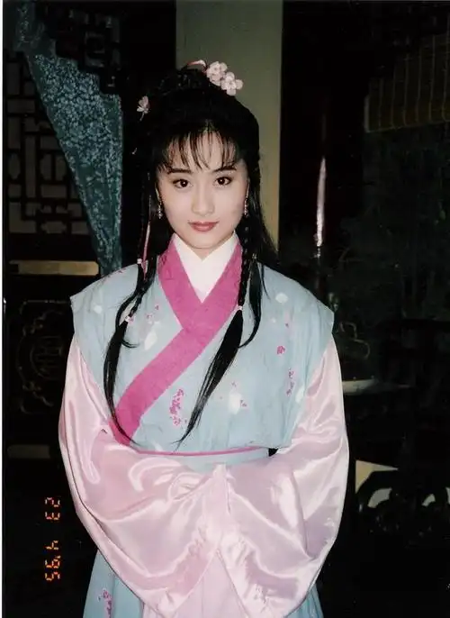 "琼瑶女郎"陈德容离婚,发文回应新的开始,古装剧女神美貌依旧