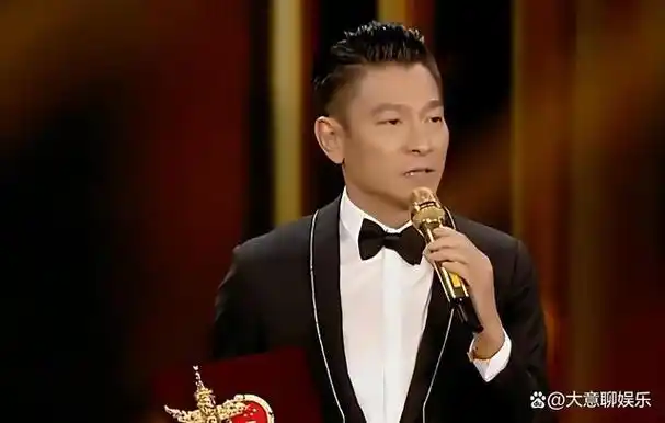 刘德华断崖式哀老白发苍苍皱纹明显网友泪目天王也老了