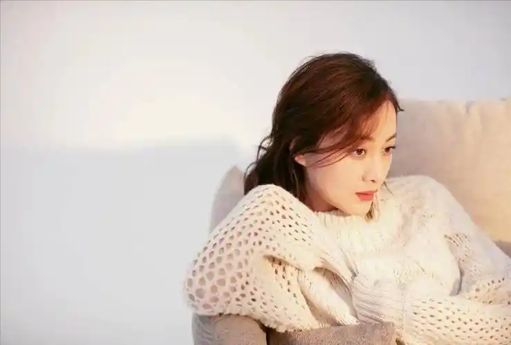 原创14岁上春晚改名4次都没红前男友花9亿娶了李小冉