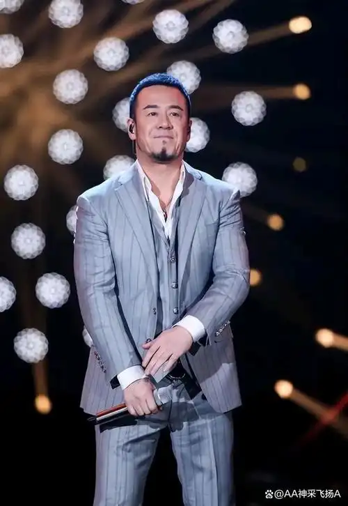 这次51岁的杨坤真活成了一个大笑话