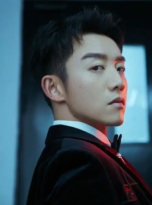 演员郑恺儒雅帅气写真图片88