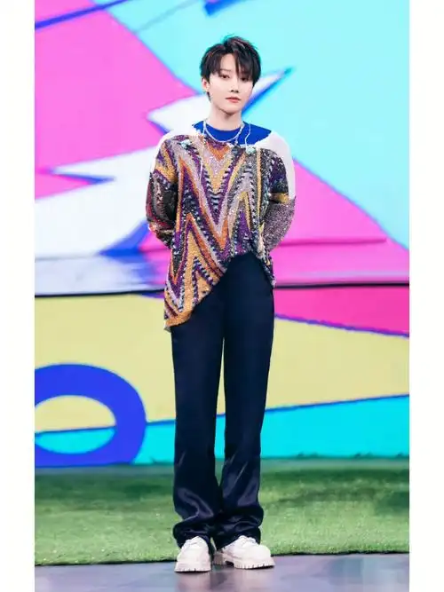 太搞笑了#刘雨昕提问:为什么留着前任的号码刘雨昕:因为我姓刘@薯条小