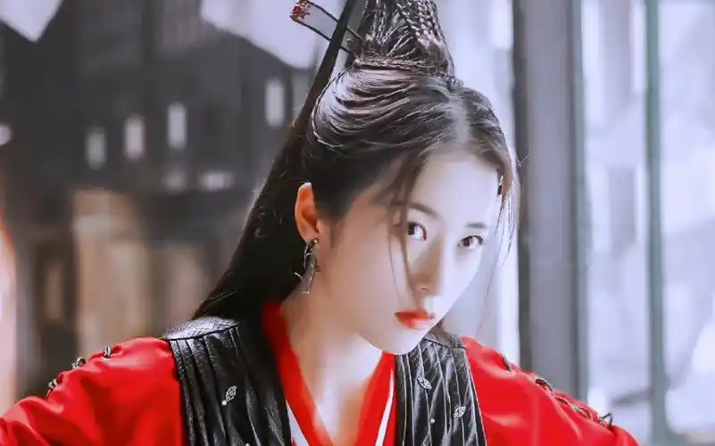 青灯壁冷,怀执剑之人【周雨彤赵简】