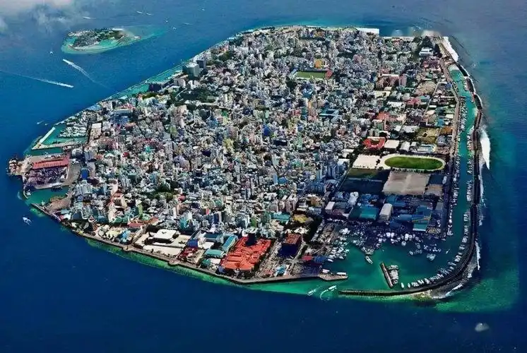 世界上面积小的十个国家,最小的只有六十一个足球场这么大