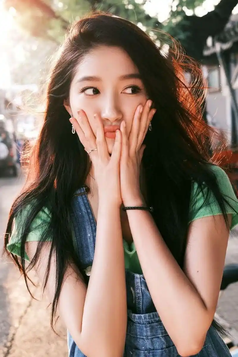 9月17日关晓彤26岁生日,每一张美图都展示了她的绝美风采!