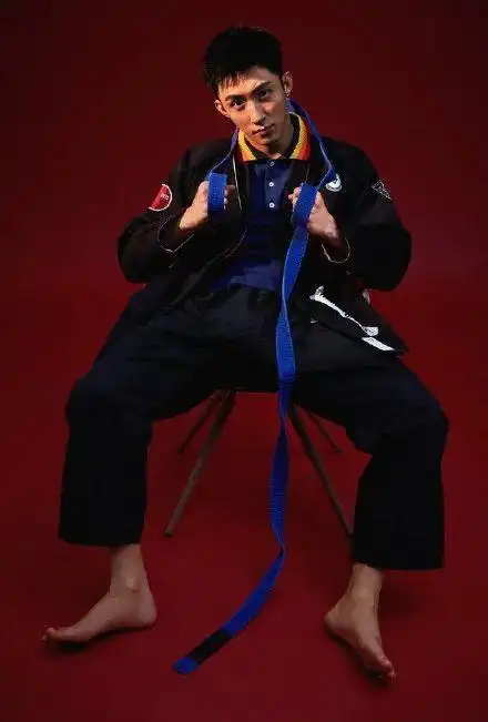 黄景瑜的名品身材太杀了!堪称"行走的荷尔蒙"!