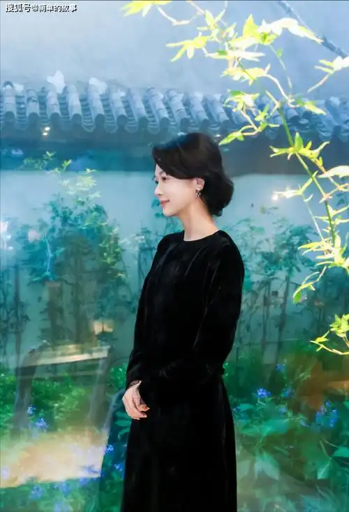 当年《西游记》就觉得她漂亮,气质演技好,可惜出道23年没红起来_邓英