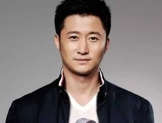 吴京捧红的"白眼狼",爆红后"反咬"吴京,今成到无戏可拍_屈楚萧_网友