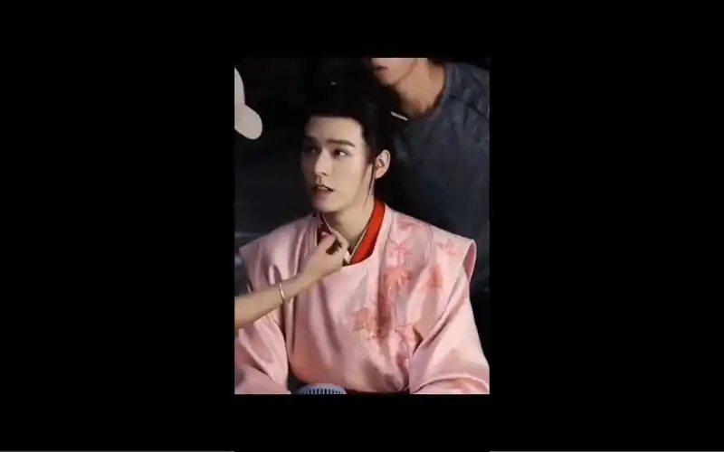 粉衣温客行永远打动我,实在是太美了