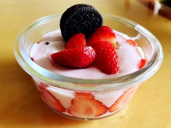 黑芝麻-糊糊做的草莓奶酪布丁杯