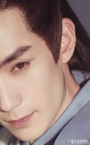 一瞬间我懂了什么叫做桃花眼!