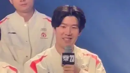 theshy回应夺冠后跳舞.