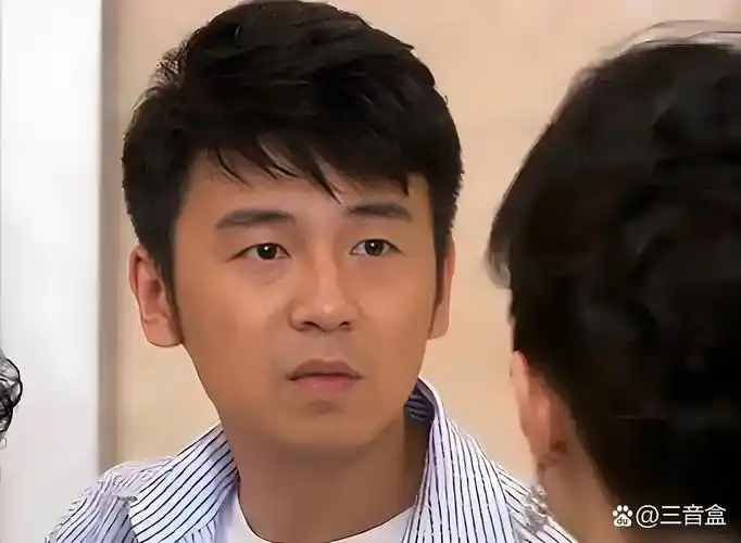 "雷佳音摆摆手:"大学时人家追我,前脚刚追到我,后脚就把我甩了