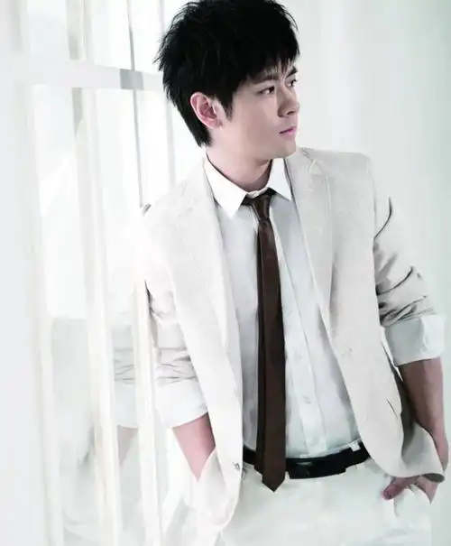 年轻时的"林志颖",眉清目秀气质沉稳三七分发型太帅,衣品更赞